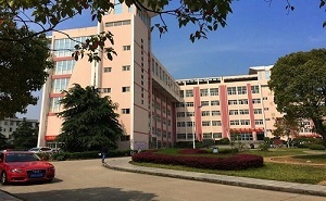 彩塘中学