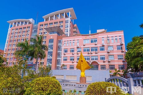 福建省同安第一中学与潮安县彩塘中学 校园环境对比分析